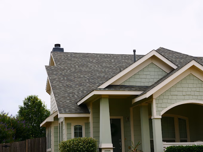 Signs You Need a Roofing Contractor Fast